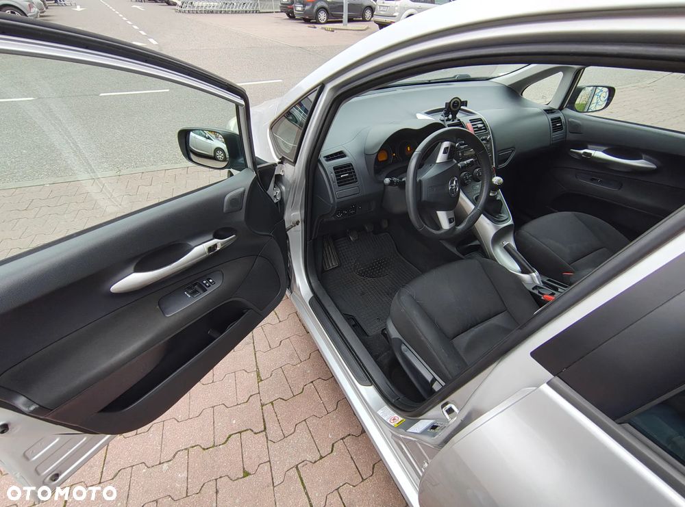 Toyota Auris 1.6 Terra - 9