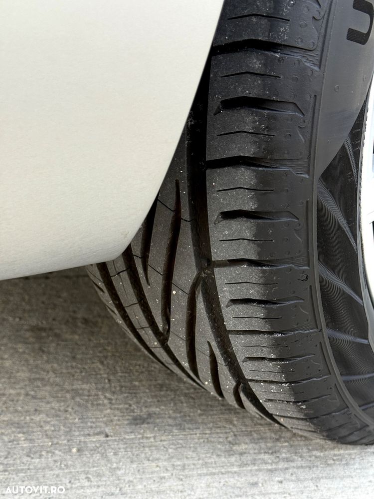 Volkswagen Golf 1.6 TDI Highline - 24