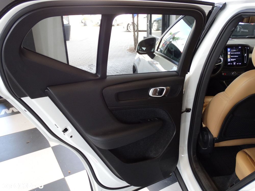 Volvo XC 40 - 25