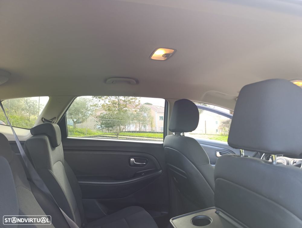 Kia Carens 1.7 CRDi ISG TX - 22