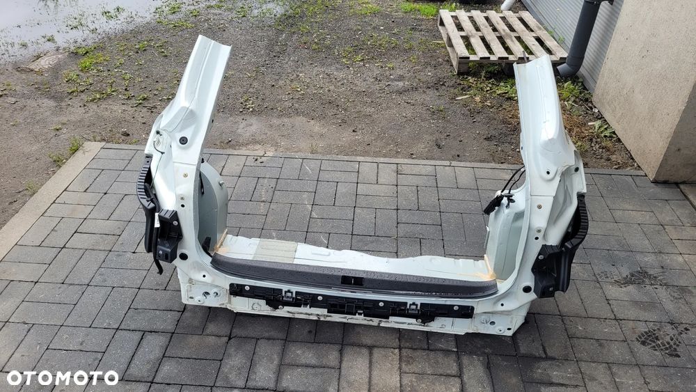 Renault Clio III 09-12 lift kombi Pas tylny OV369 - 1