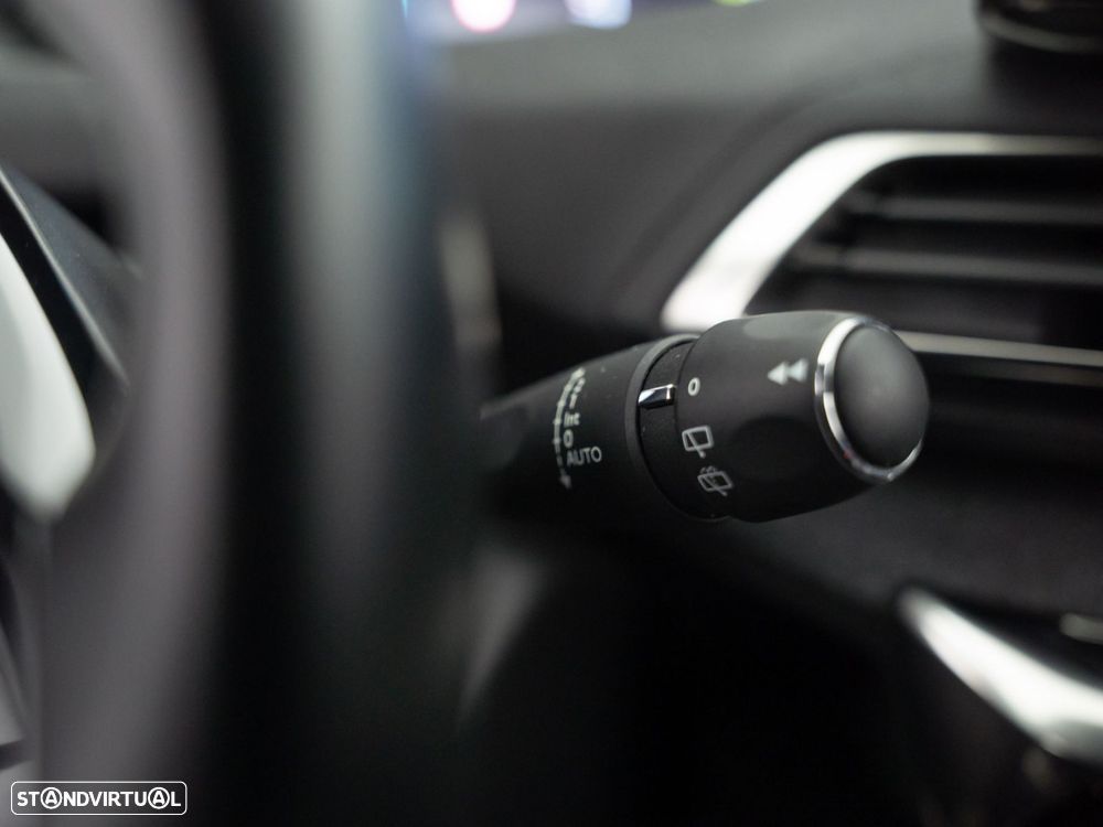 Peugeot 3008 1.6 Hybrid Allure e-EAT8 - 24