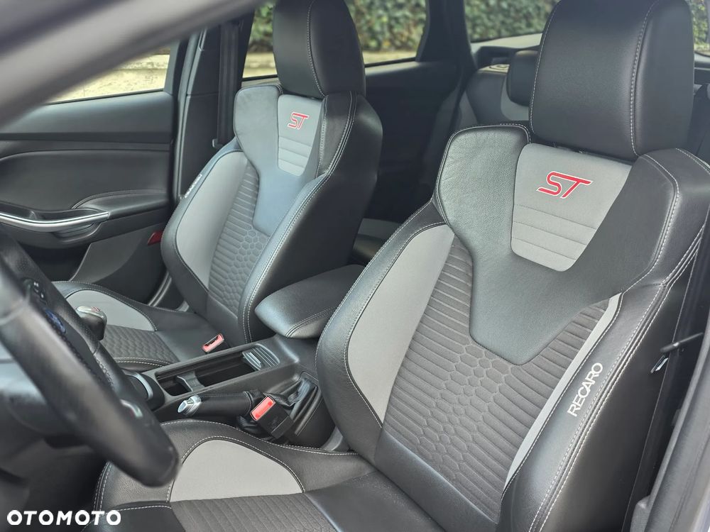 Ford Focus ST - 14