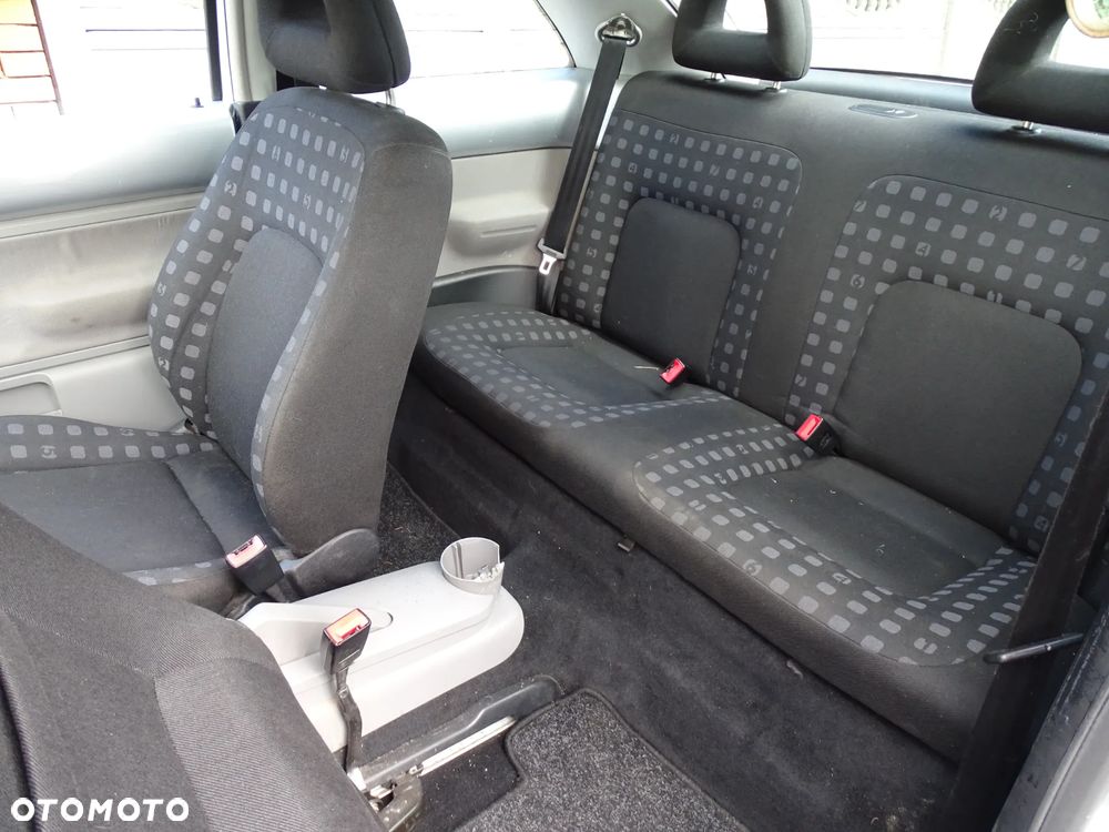 Volkswagen New Beetle 1.6 - 9