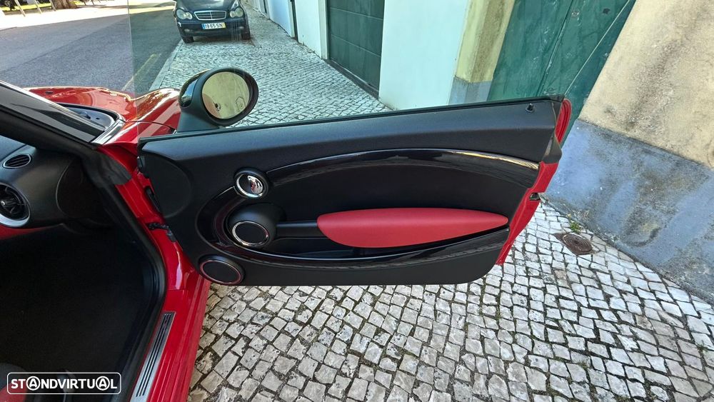 MINI Cabrio John Cooper Works - 17
