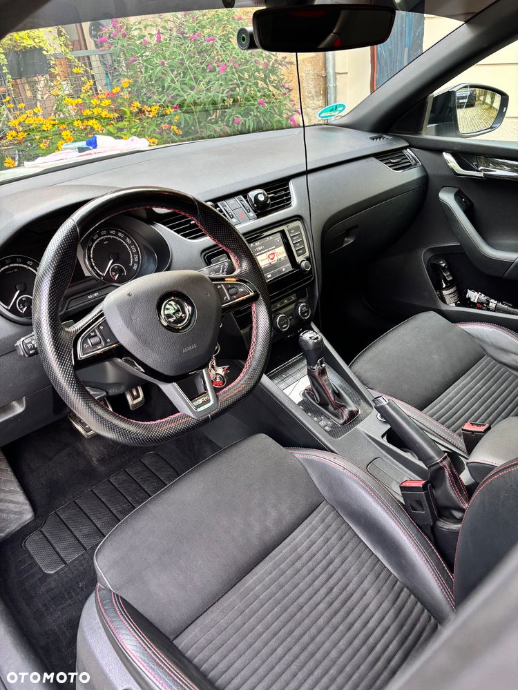 Skoda Octavia 2.0 TDI DSG RS - 8