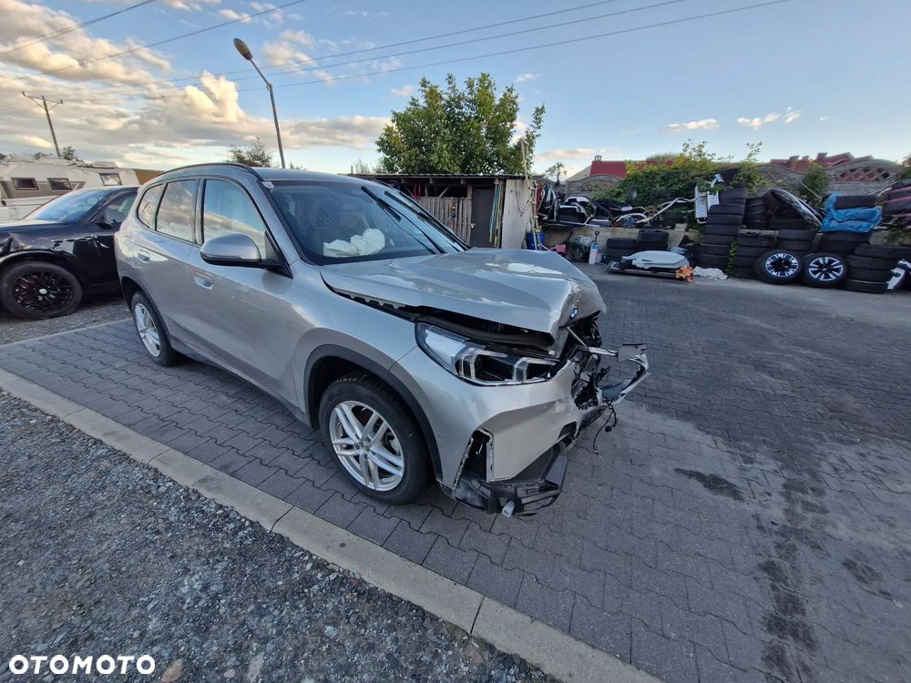 BMW Ix1 2025 photo 2