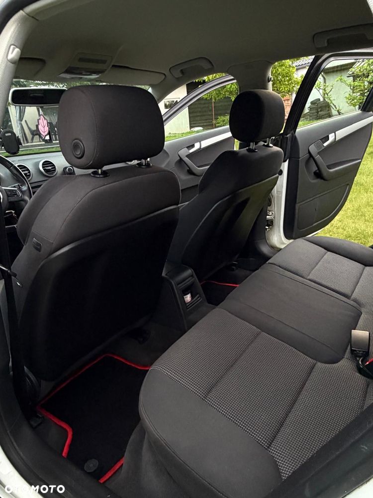Audi A3 Sportback 1.6 TDI DPF Ambiente - 9