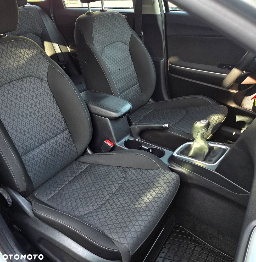 Kia Ceed 1.6 CRDi mHEV M - 12