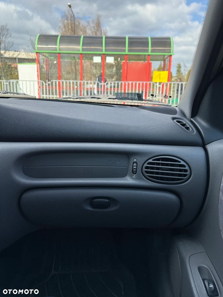 Renault Megane 1.6 RXE 16V - 23