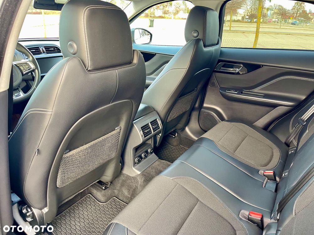 Jaguar F-Pace 2.0 i4D RWD R-Sport - 32