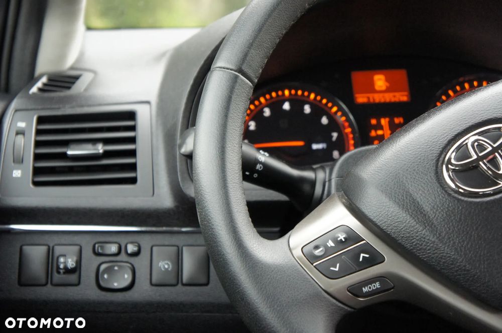 Toyota Avensis 1.8 Comfort - 22