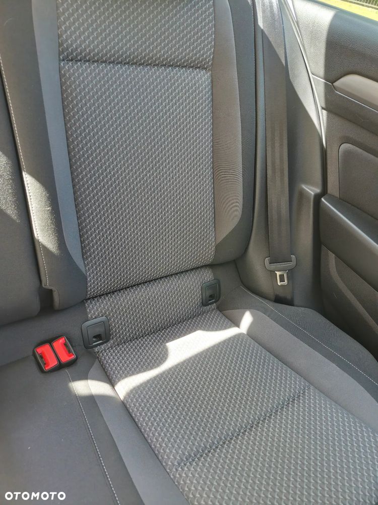Volkswagen Passat 1.6 TDI BMT Comfortline - 13