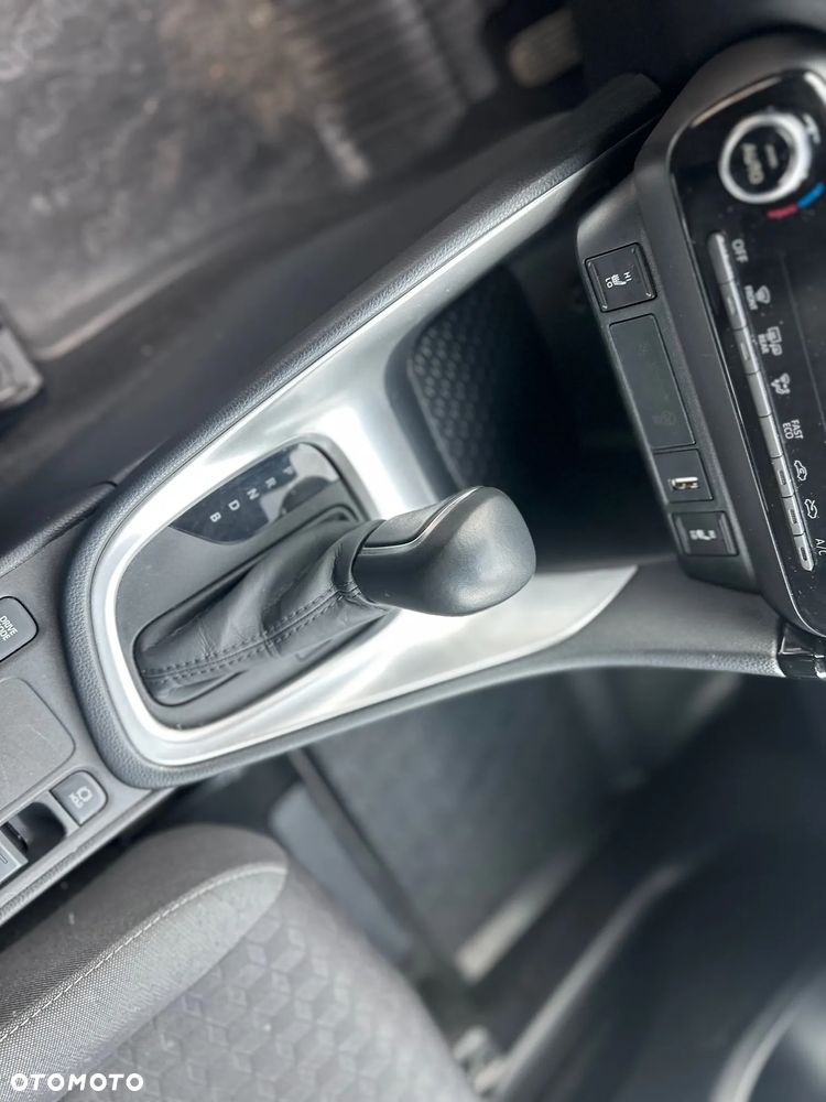Toyota Yaris Hybrid 100 Selection - 14
