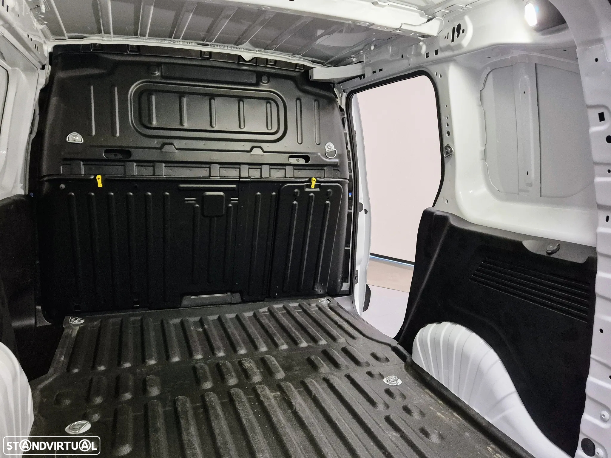 Citroën Berlingo 1.5 BlueHDI  (3 LUG) Caixa de 6 Vel. - 17