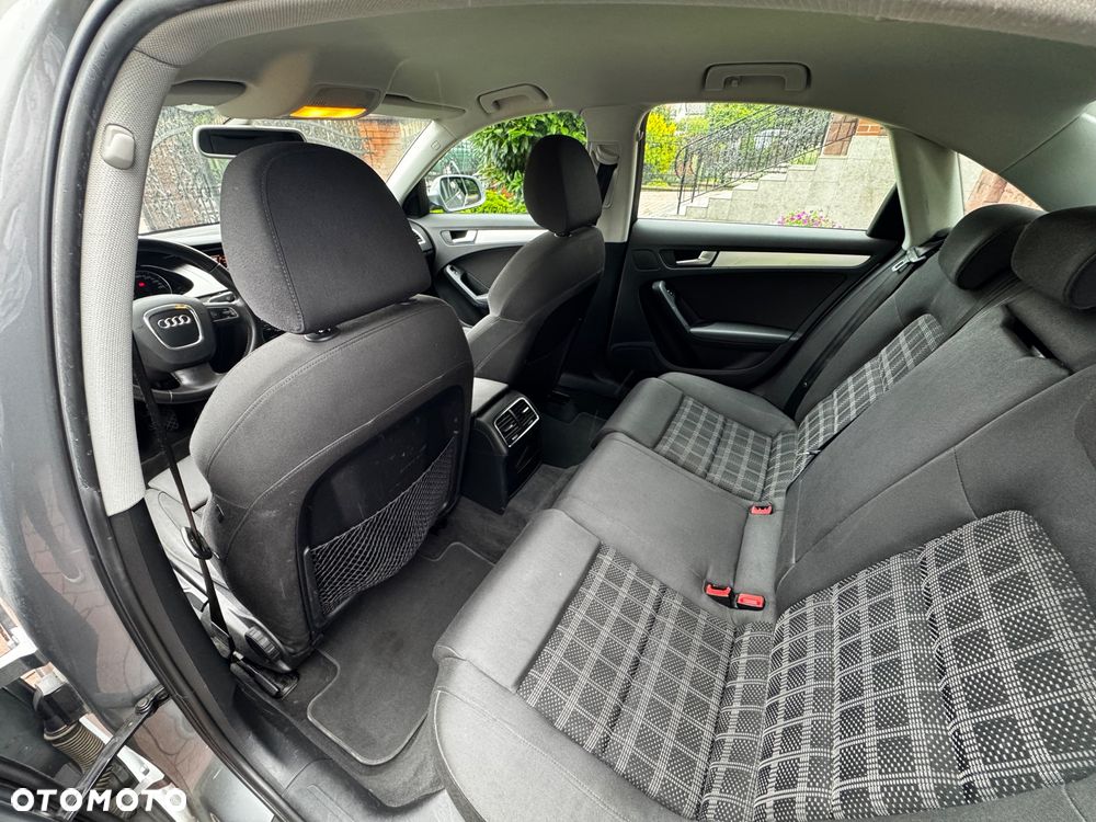 Audi A4 Limousine - 5