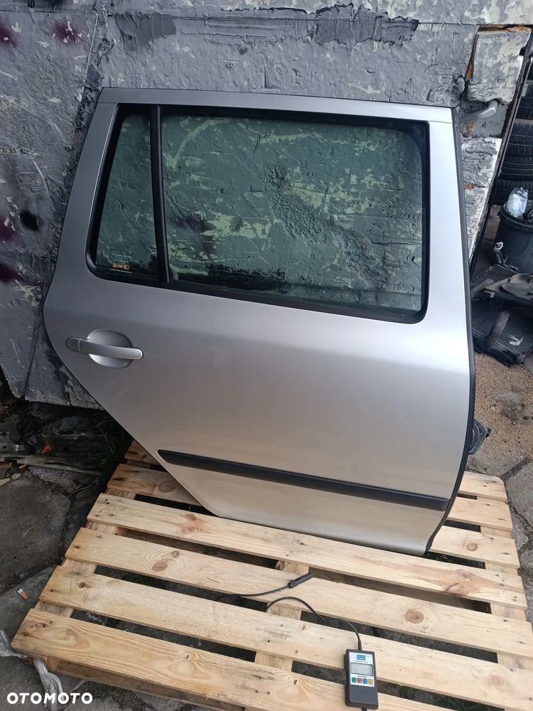 SKODA OCTAVIA II KOMBI DRZWI TYŁ TYLNE PRAWE  SREBRNE KOMPLETNE - 1