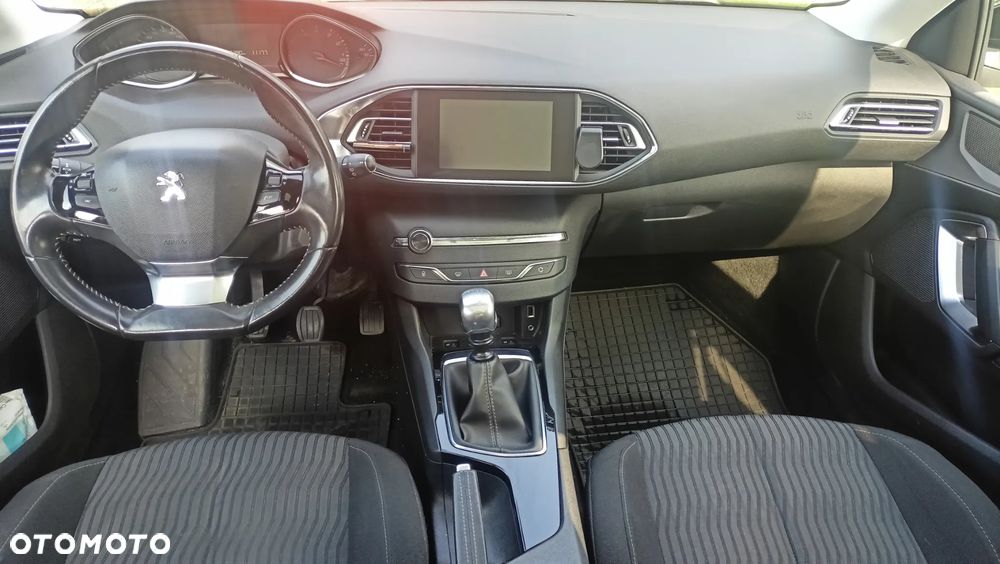 Peugeot 308 - 8