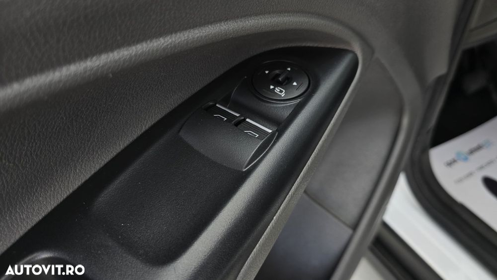 Ford Transit Connect - 11