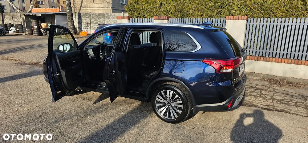 Mitsubishi Outlander 2.0 Instyle + 4WD CVT - 9