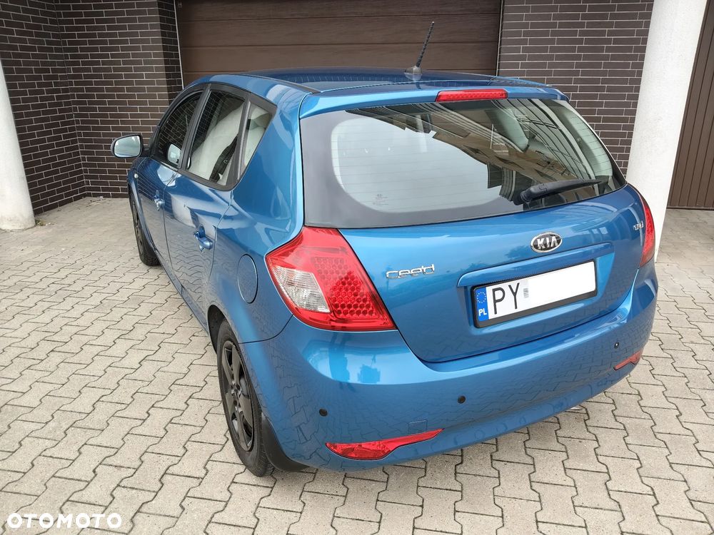Kia Ceed 2009 photo 4