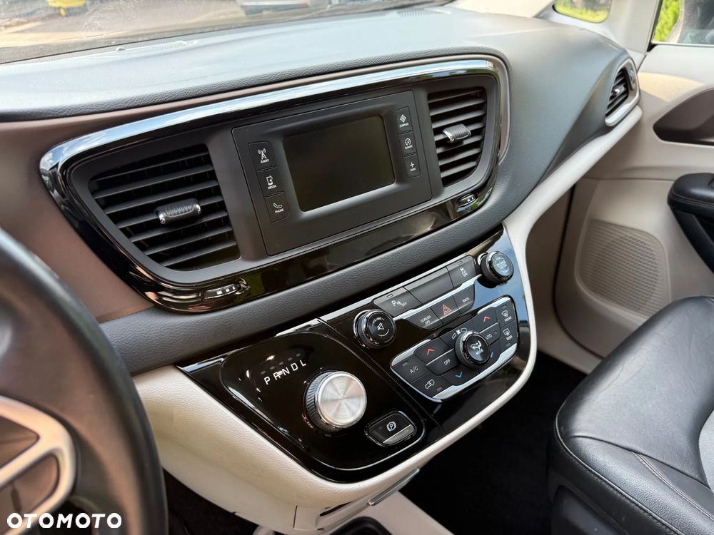 Chrysler Pacifica - 19