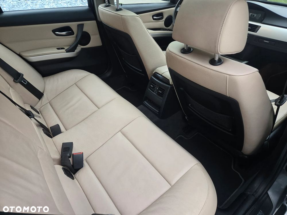 BMW Seria 3 320d xDrive DPF - 8