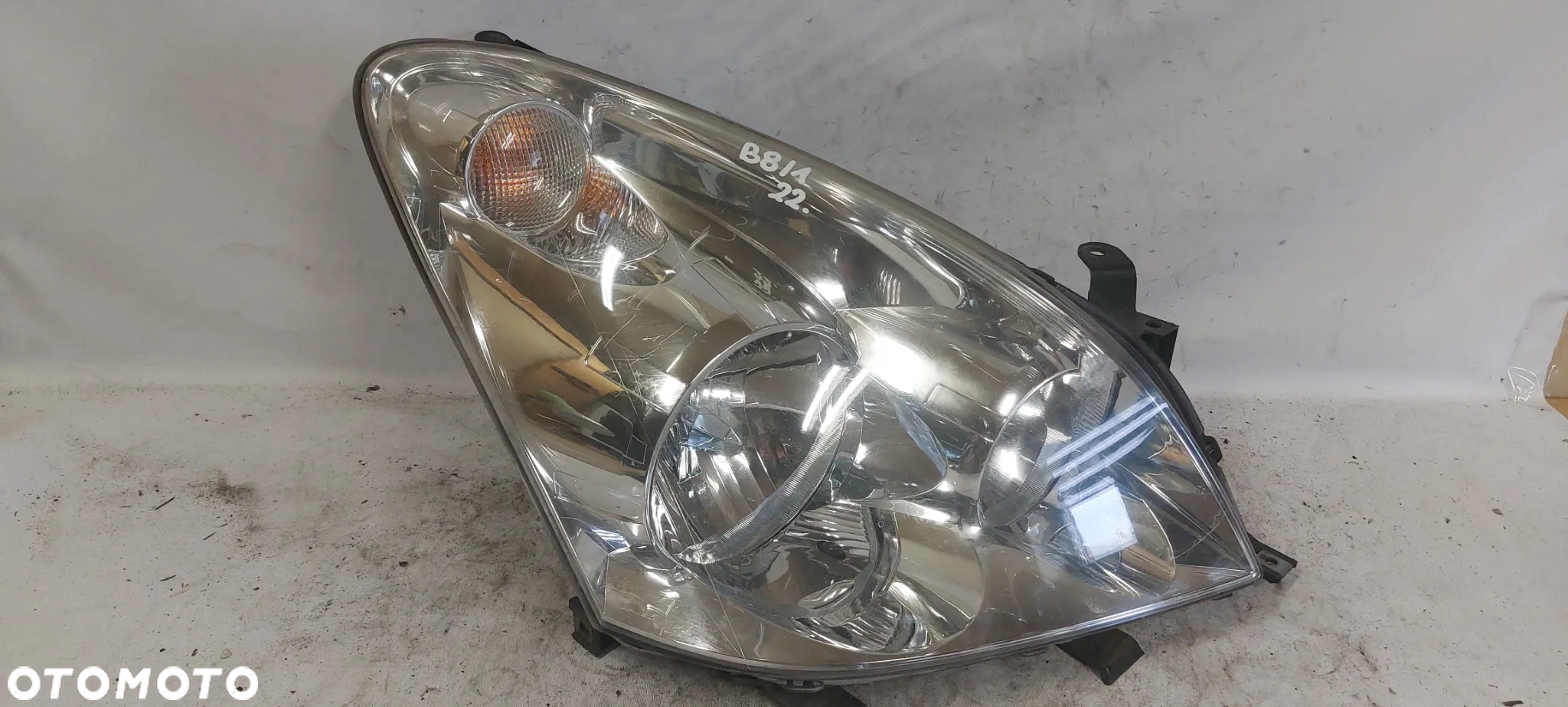 .  PRZOD PRZEDNIA LAMPA PRAWA SUZUKI SPLASH - 2