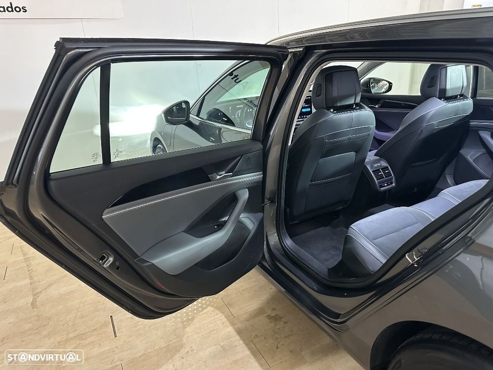VW Passat Variant - 13