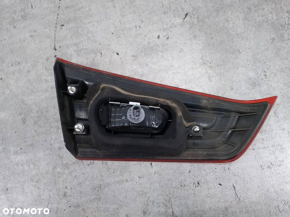 LAMPA TYLNA PRAWA W KLAPE MITSUBISHI ASX I P9373 - 2