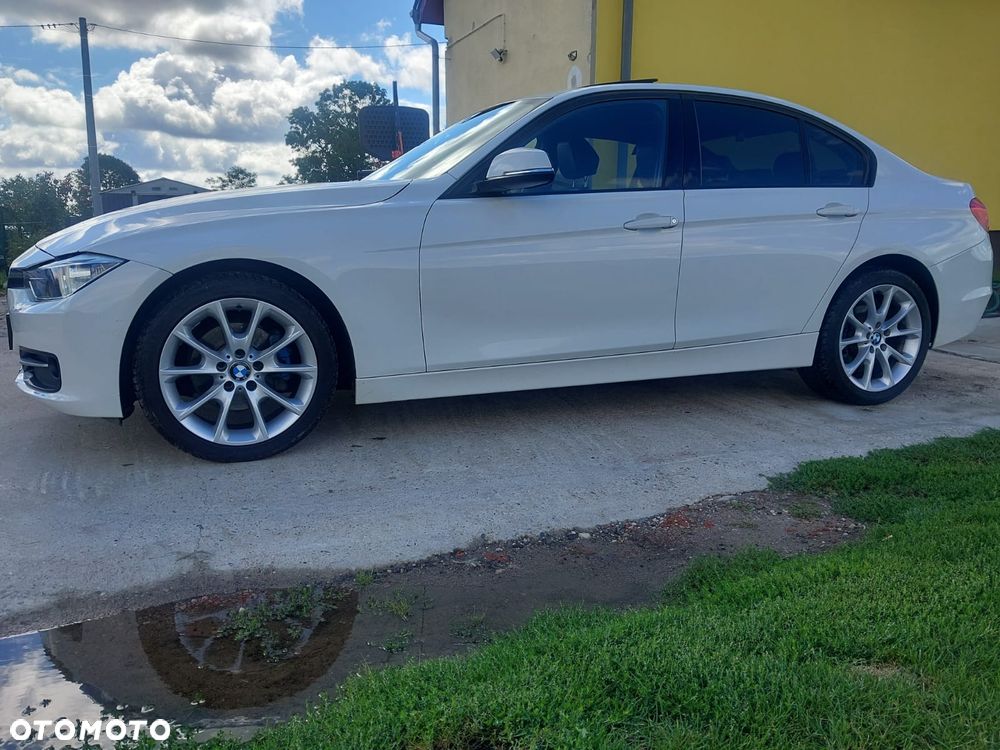 BMW Seria 3 328i Sport Line - 2