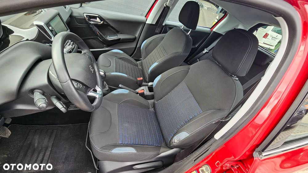 Peugeot 208 - 24