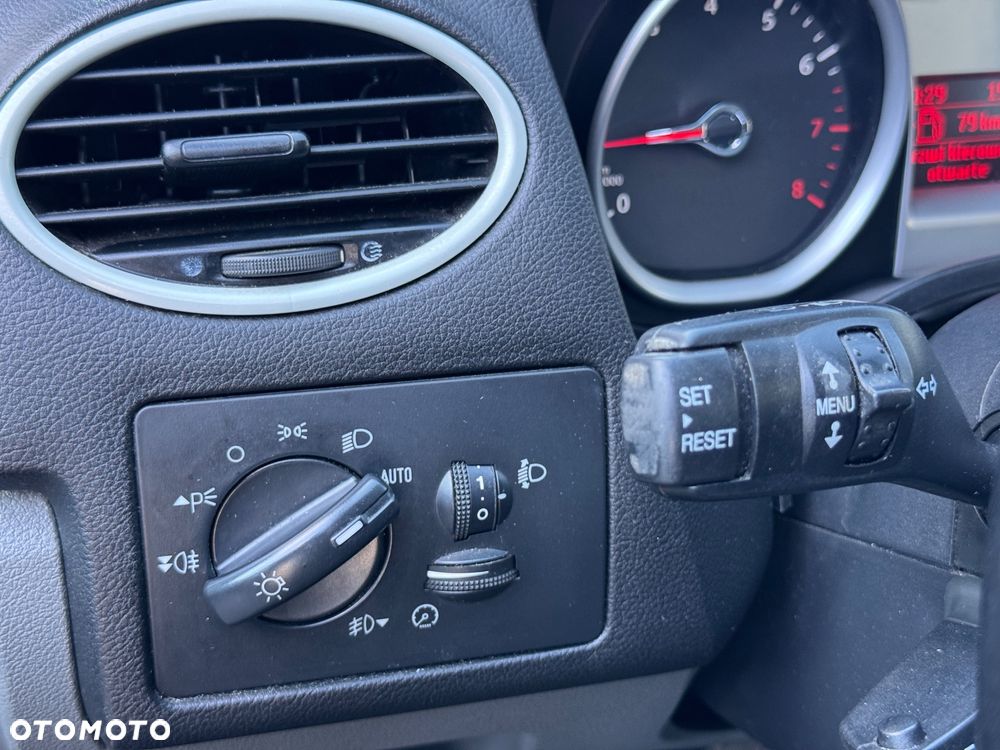 Ford Focus 1.8 Style+ - 23