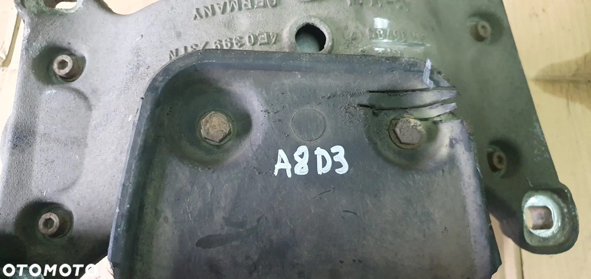 Łapa poduszka skrzyni biegów Audi A8 D3 4.2 TDI 4E0399231N - 8