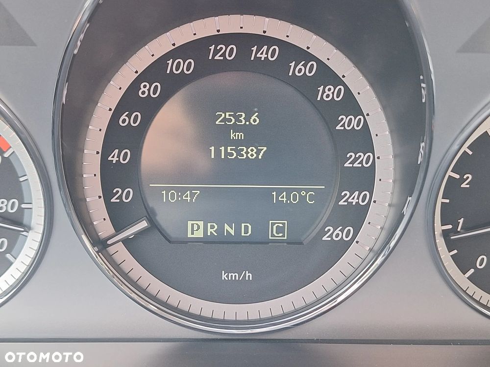 Mercedes-Benz Klasa C 250 CGI BlueEff Elegance - 11