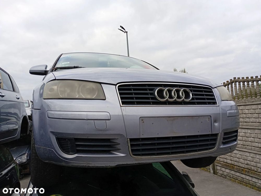 AUDI A3 8P 03-05 1.6 8V LAMPKA PODSUFITKI OŚWIETLENIE KABINY - 19