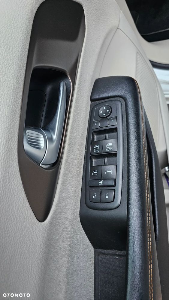 Chrysler Pacifica - 12