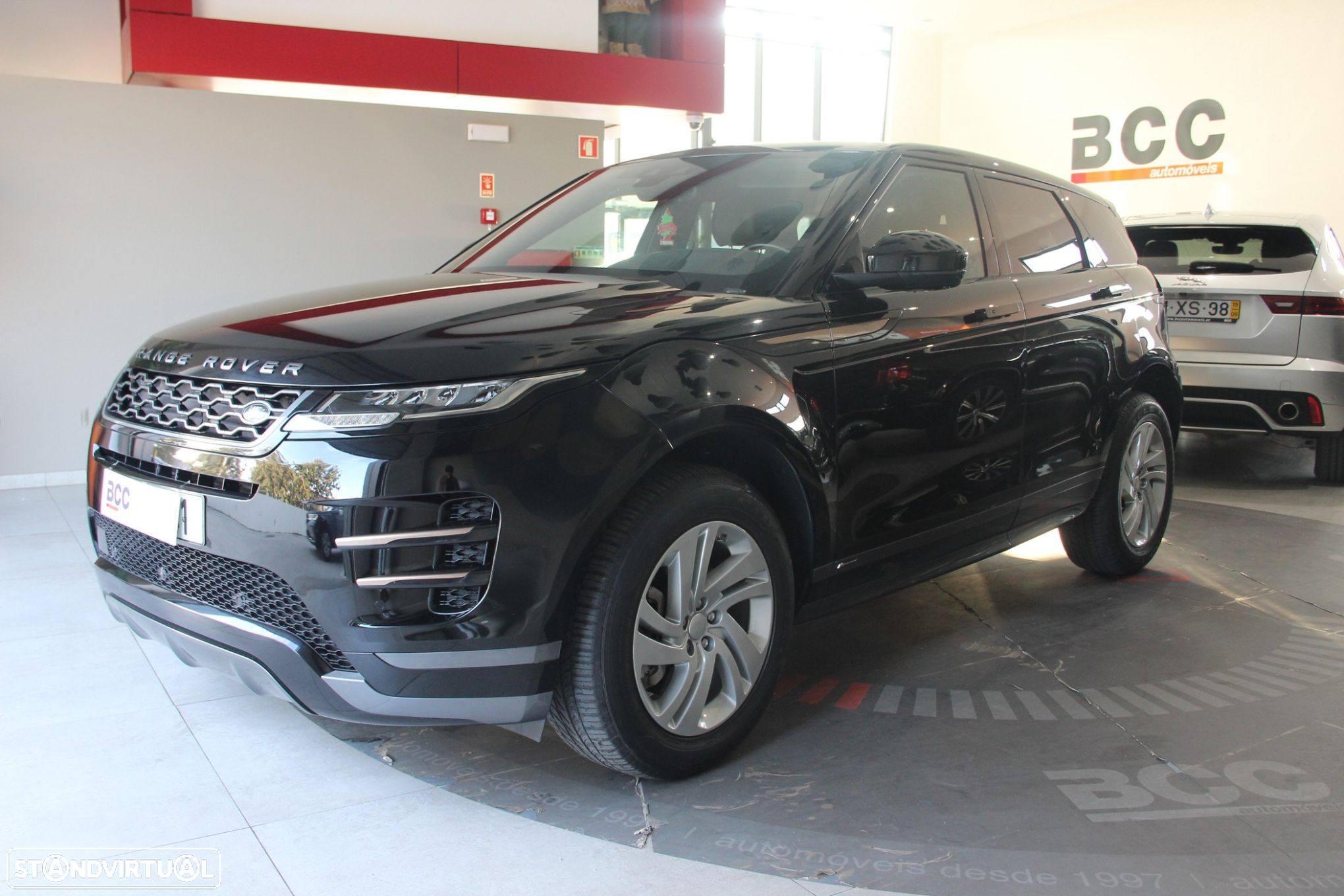Land Rover Range Rover Evoque 2.0 D150 AWD R-Dynamic Auto - 4