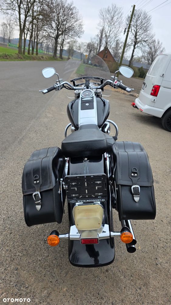 Suzuki Intruder - 13