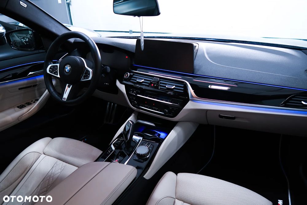 BMW Seria 5 540d xDrive mHEV M Sport sport - 24