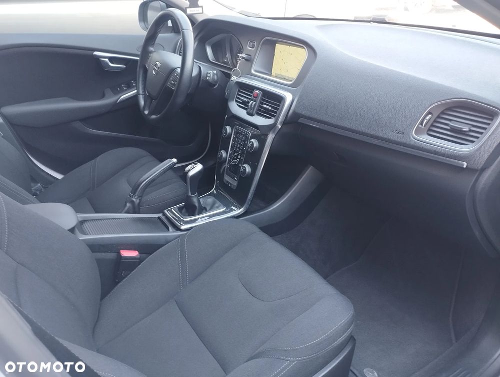 Volvo V40 T2 Momentum - 15