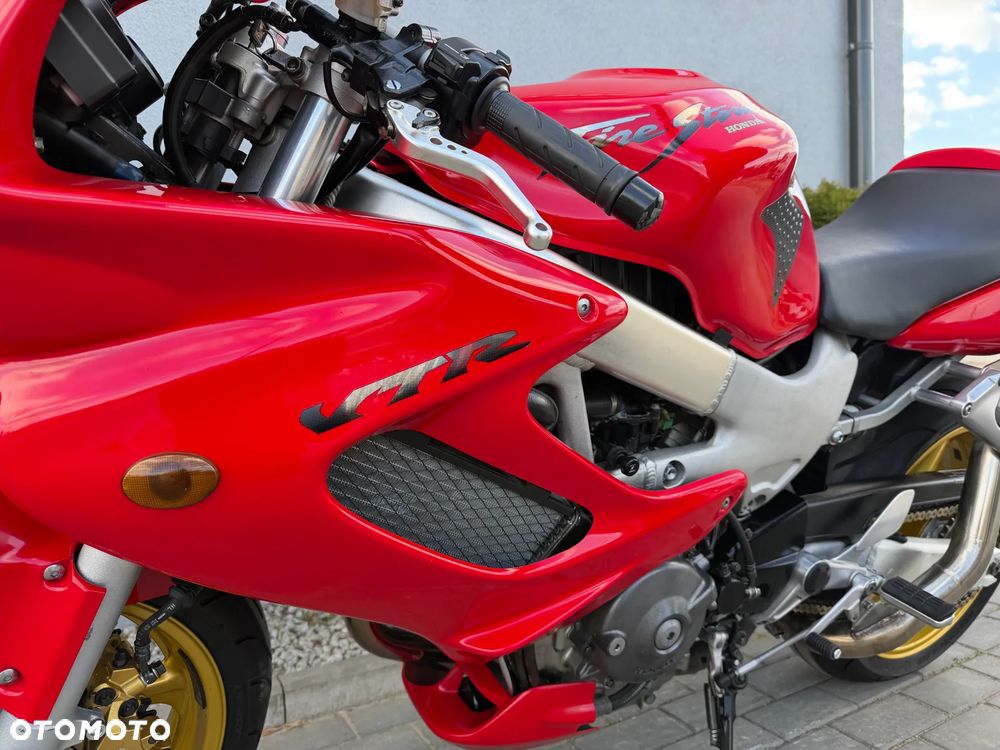 Honda VTR - 30