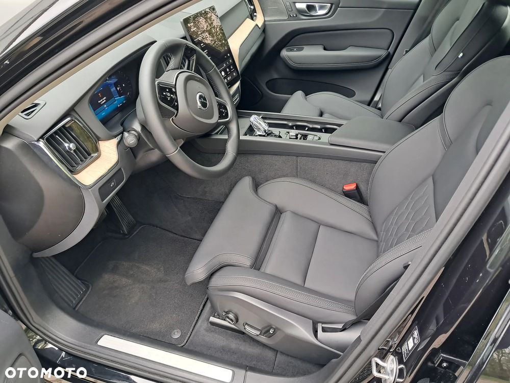 Volvo XC 60 B5 B AWD Plus Dark - 12