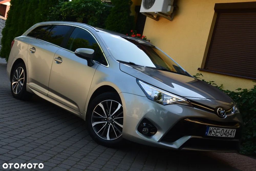 Toyota Avensis 1.8 Premium - 20