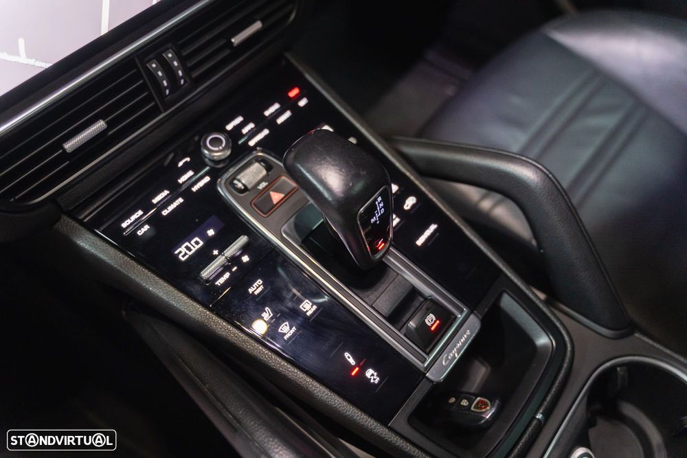 Porsche Cayenne Coupé E-Hybrid - 13