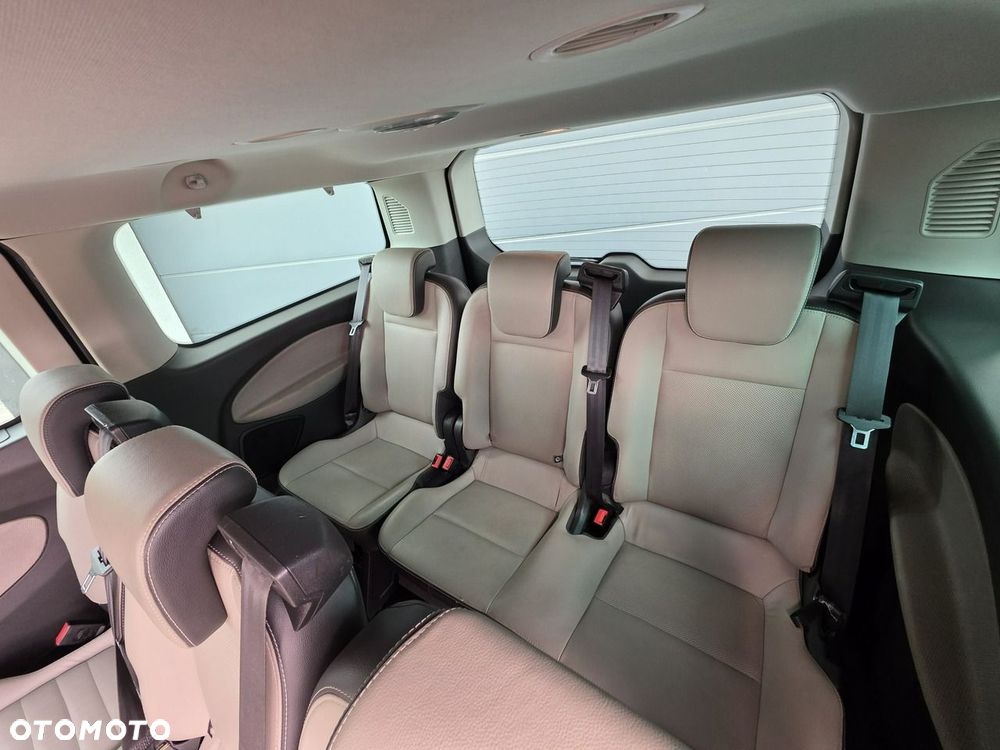 Ford Tourneo Custom - 26