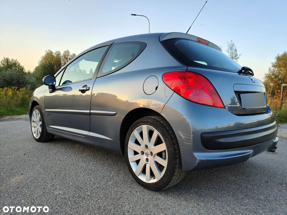 Peugeot 207 - 18