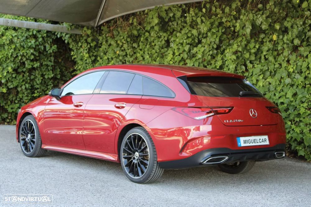 Mercedes-Benz CLA 250 e Shooting Brake AMG Line - 11