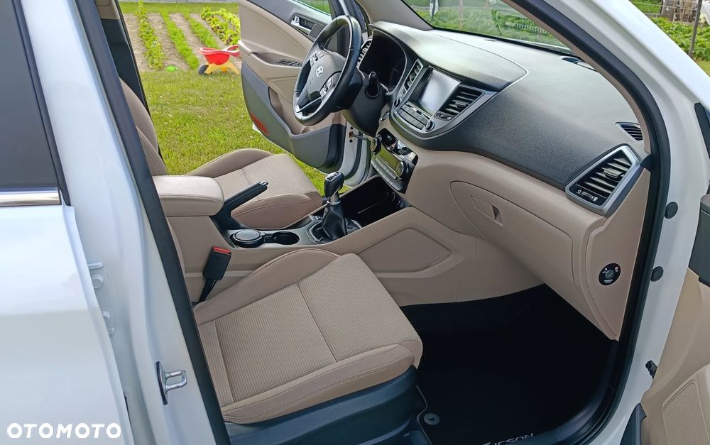 Hyundai Tucson 1.7 CRDI BlueDrive Style 2WD - 22