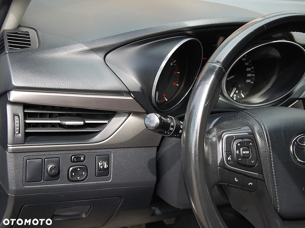 Toyota Avensis 1.8 Active - 28